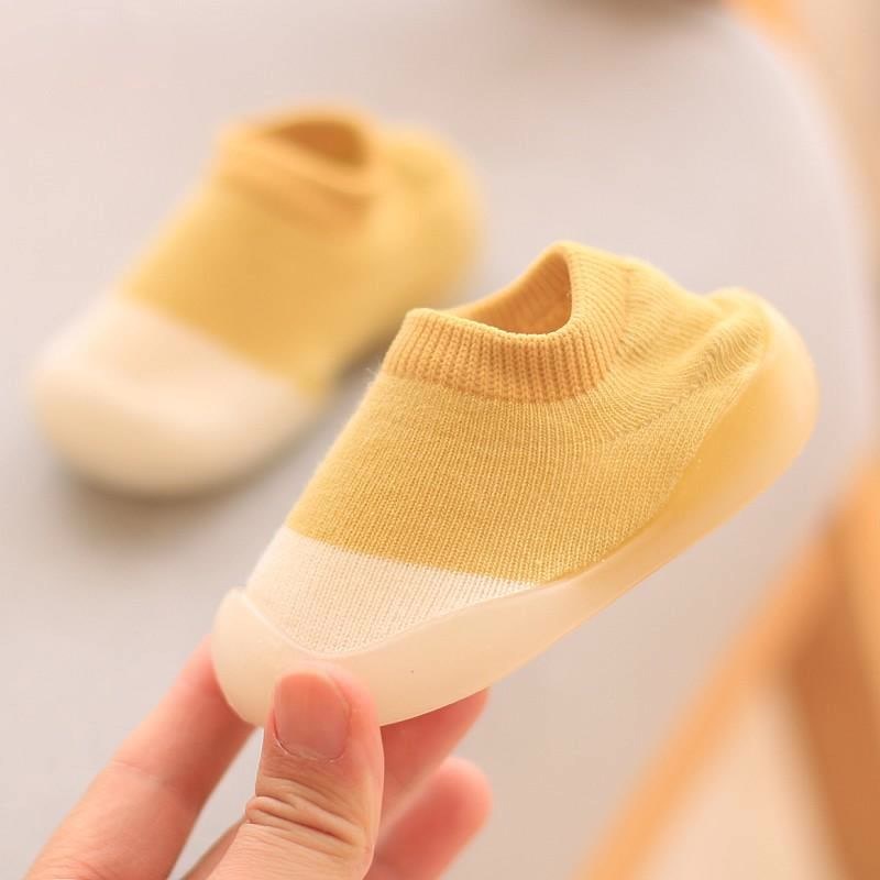 Zachte baby schoenen met rubberen zolen